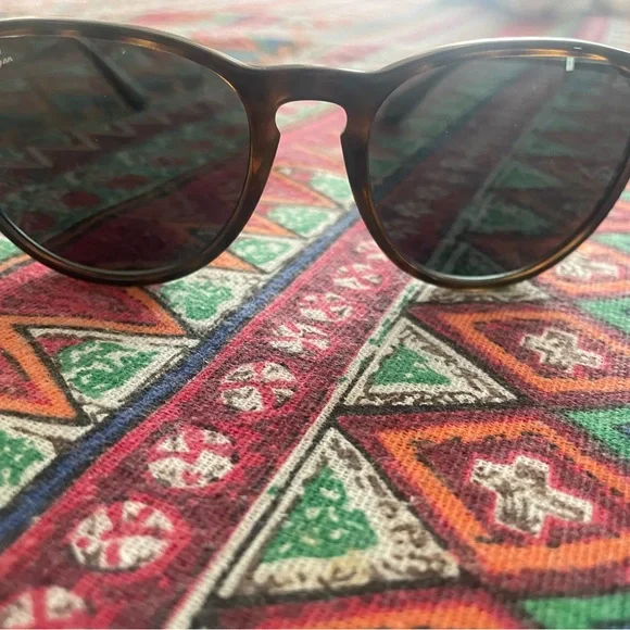 Ray-Ban Erika Sunglasses- Brand New With Case - Turtle Frames - Picture 6 of 10